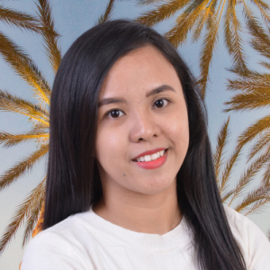 person photo of jinlle from deacon solutions account department with tropical palm tree back ground